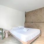 Charming Apartment La Chapelle