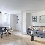Charming Apartment La Chapelle