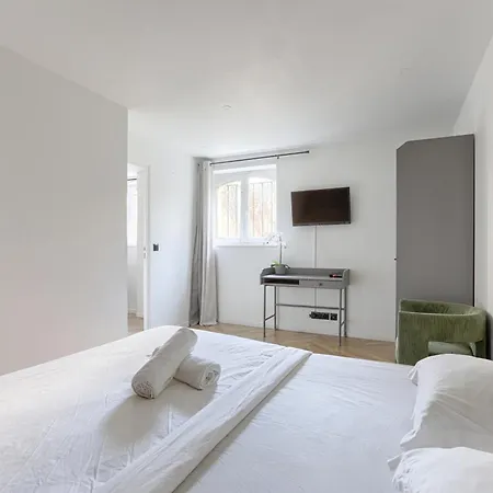 Charming La Chapelle Apartment *